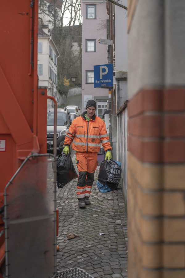 Die städtischen Müllabfuhren entsorgen derzeit deutlich mehr privaten Restmüll.  