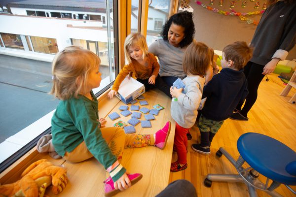 Es soll erhoben werden, wie viele Kinder im Sommer den Bedarf einer Betreuung haben. Symbolbild/Hartinger