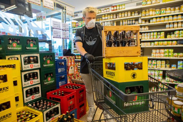 Im Handel wird fast ausschließlich Flaschenbier gekauft.Hartinger