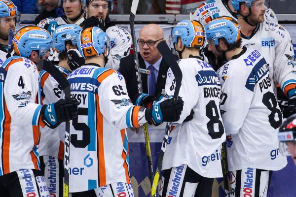 Nach der Entlassung von Manager Christian Perthaler (r.) steht BW-Präsident Peter Freunschlag (l.) nun vor einem Scherbenhaufen. Gepa (3)