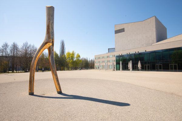 Die Kundgebung findet vor dem Festspielhaus statt. Hartinger