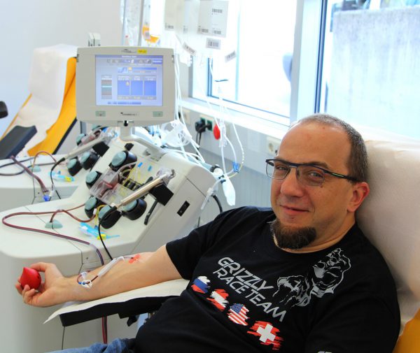 Plasmaspenden tut nicht weh, und der Körper produziert das abgegebene Plasma nach. Dokuteam, Fauland