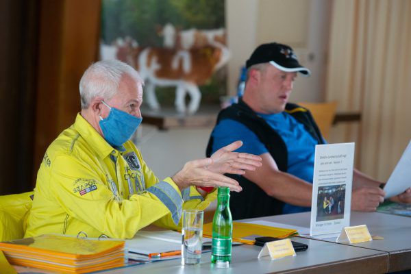 Dieter Steinacher und Reinhard Bär (r.). Klaus Hartinger