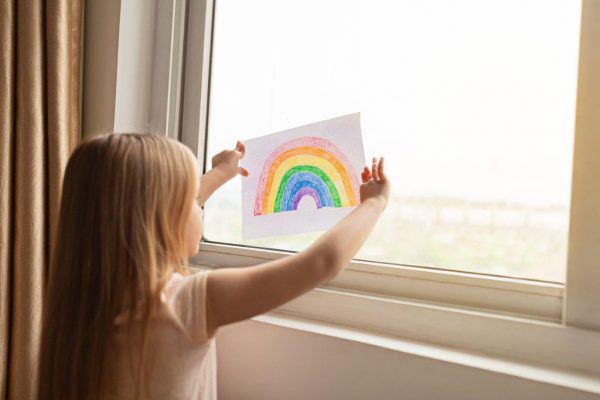 In den vergangenen Wochen verbrachten Kinder viel Zeit daheim. Nun sollten sie behutsam an die Lockerungen herangeführt werden.Shutterstock, aks