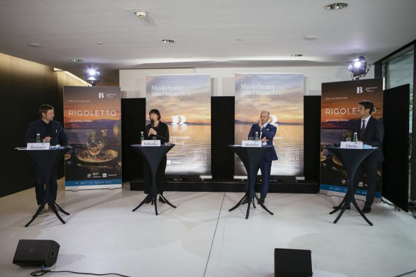 Pressesprecher Axel Renner, Elisabeth Sobotka, Hans-Peter Metzler und Michael Diem (v.l.).