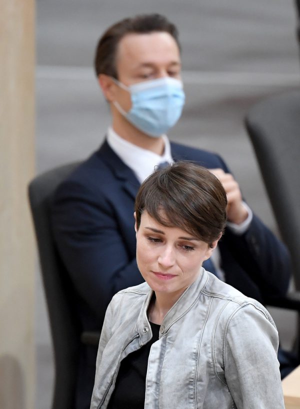 Sigrid Maurer kritisiert Gernot Blümels Ablehnung.  apa