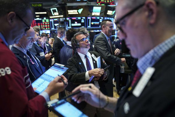 An den globalen Börsen erholten sich die Aktienkurse außergewöhnlich schnell. Drew Angerer/Getty Images/AFP