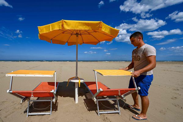 An den Mittelmeerstränden (im Bild Cesenatico an der oberen Adria) dürfte heuer viel Platz sein. AFP/Vincenzo PINTO