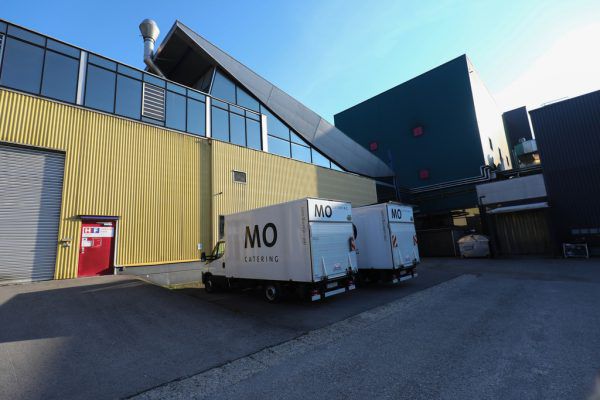 Die Lkw stehen vor dem Firmensitz. Die Catering-Branche hat aufgrund der Bestimmungen hart zu kämpfen. Hartinger