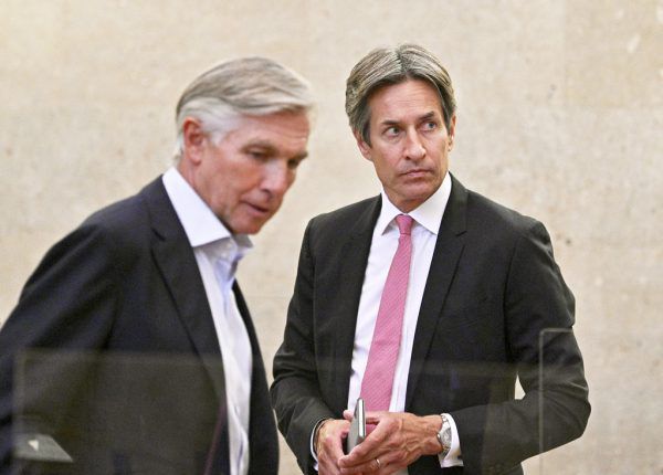 Die Angeklagten Walter Meischberger (l.) und Karl-Heinz Grasser vor Gericht. APA
