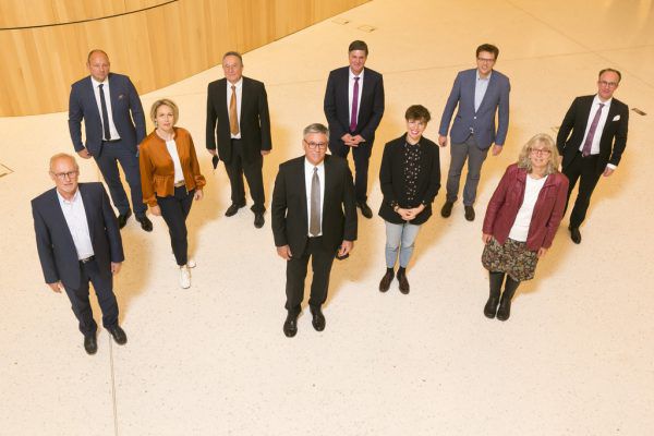 Die Mitglieder des Stadtrats (v.l.): Rainer Keckeis (VP), Thomas Spalt (FP), Gudrun Petz-Bechter (VP), Guntram Rederer (VP), Wolfgang Matt (VP, kein Stimmrecht), Daniel Allgäuer (FP), Laura Fetz (Grüne), Georg Oberndorfer (Neos), Marlene Thalhammer (Grüne) und Benedikt König (VP).  Stiplovsek, Stadt feldkirch/Mathis