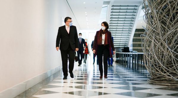 Florian Herrmann und Karoline Edtstadler. APA/BKA