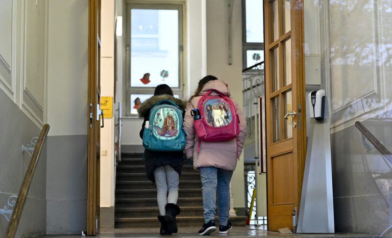Die größte religiöse Gruppe unter den Wiener Volksschülern sind Muslime.APA/HERBERT NEUBAUER