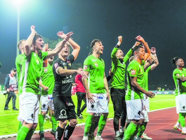 Die Lustenauer hatten bislang in dieser Saison sehr viel zu feiern – hier bejubeln sie den Derbysieg auf der Birkenwiese. Heute wollen die Grün-Weißen den zehnten Sieg im elften Ligaspiel holen.  GEPA