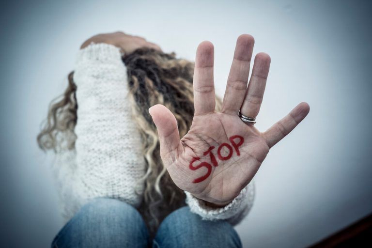 Manuela Auer (l.) und Stefanie Matei informierten über Antrag und Anfrage zum Schutz vor Gewalt an Frauen und Gleichstellung.Shutterstock, Kompatscher