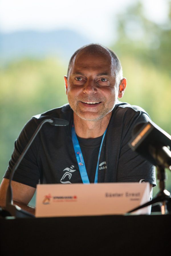 Links: Eine Impression vom Marathon-Start 2018.Rechts: Günter Ernst. Steurer (2)