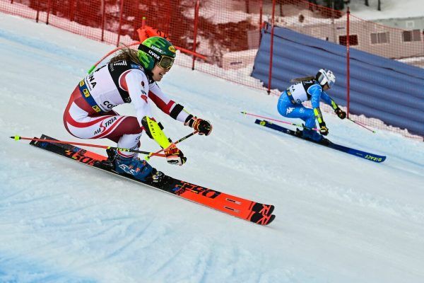 Das WM-Finale zwischen Katharina Liensberger (l.) und Marta Bassino. APA