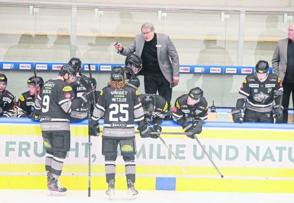 Kai Suikkanen hatte seinen Mannen mal wieder so einiges zu sagen während der Partie. Wenn alle mit so viel Herz spielen würden wie Julian Metzler, wäre ein Anfang gemacht.Klaus Hartinger