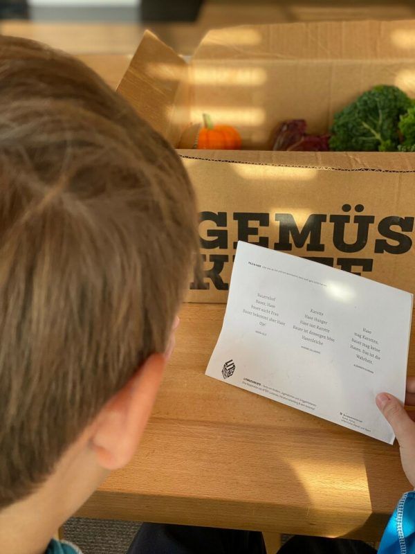 In Vetters Gemüsekisten finden sich nun auch literarische Schmankerln.