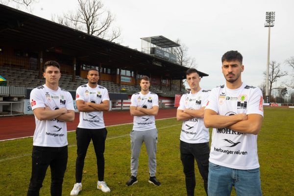 Amir Abdijanovic, Noah Awassi, Mario Stefel, Patrik Mijic und Berk Çetin (v.l.) sind die Neuen auf der Birkenwiese. Hartinger