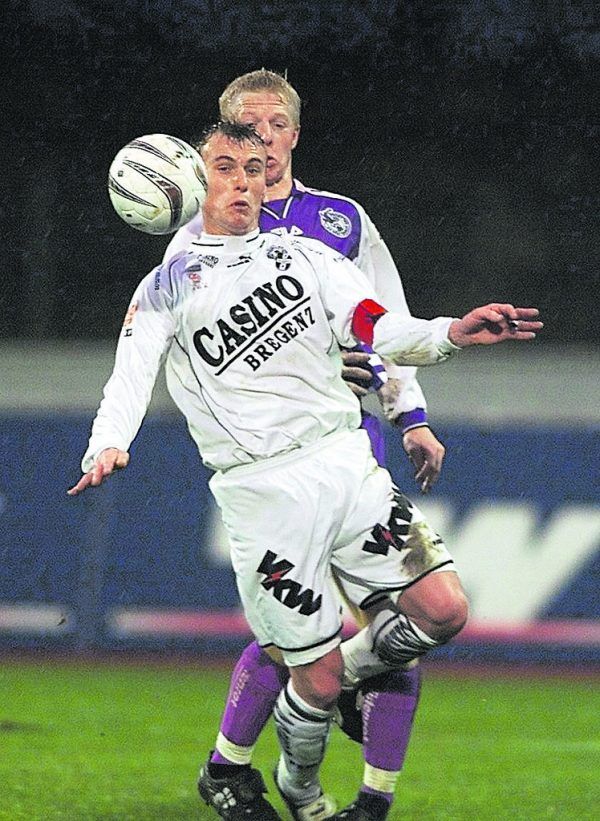 Axel Lawarée (ganz l.) war von der Salzburger Defensive nie zu stoppen. Zur Freude seines Coaches und Landsmannes Regi van Acker (l.). Archiv/Stiplovsek (4)