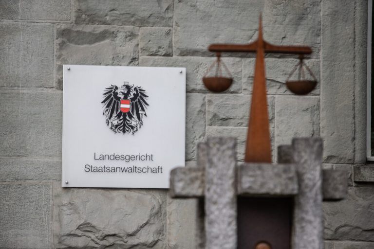 Zivilgericht stellte fest, dass Beklagter bei Zustellung der Klage nicht zurechnungsfähig war. ⇒Hartinger