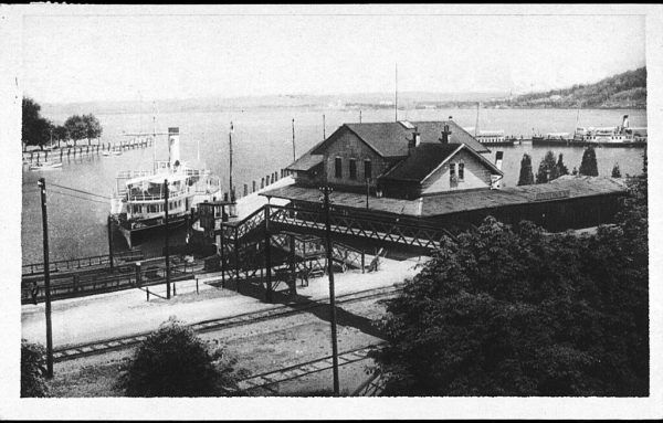 Früher führte noch eine Fußgängerbücke über die Bahngleise am Bregenzer Hafen. ÖNB (3)