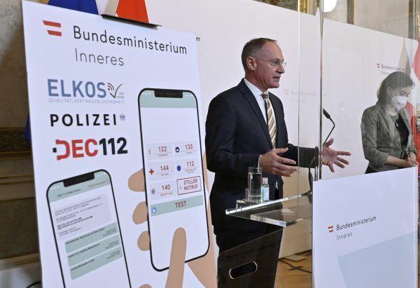 Innenminister Karner stellte Notruf-App vor. APA