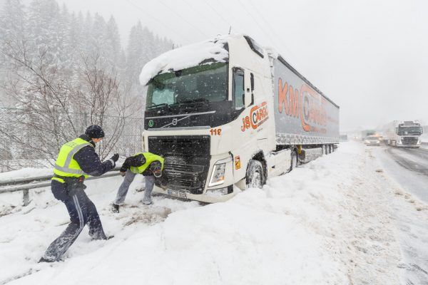 Kein Weiterkommen mehr für einen rumänischen Fahrer. Hofmeister