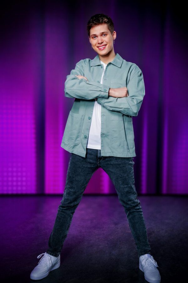 Lukas Meusburger singt mit. ORF