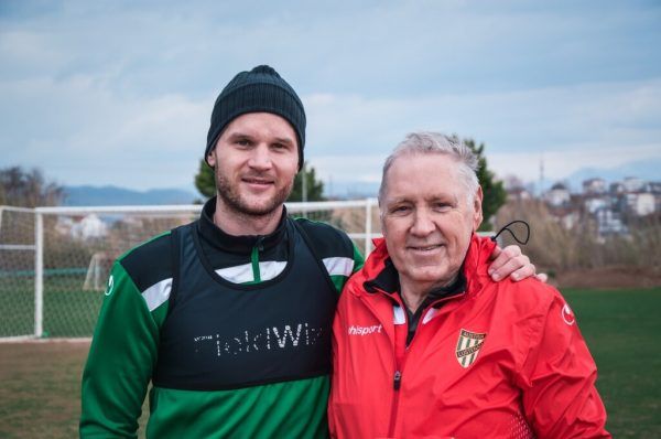 Matthias Maak mit Teambetreuer Otmar Hämmerle. Schwärzler