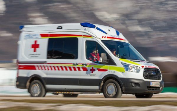 Rettung brachte Frauen in Spital. apa