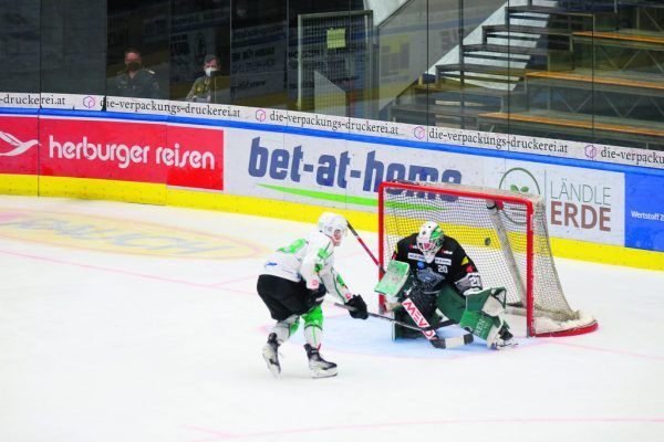 So frei war Jaka Sodja bei seinem Shorthander zum 0:1 in der 8. Minute – obwohl das Tor nicht nach einem Breakaway fiel. Klaus Hartinger