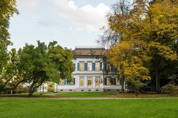 Viele Objekte in dem Wohngebiet sind denkmalgeschützt wie z.B. das Palais Thurn & Taxis.  Skofic