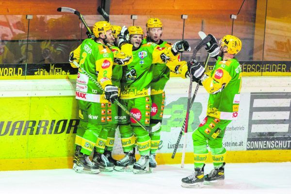 Als die Lustenauer über das 3:0 jubeln konnten, war das Duell praktisch entschieden. Stiplovsek (2)