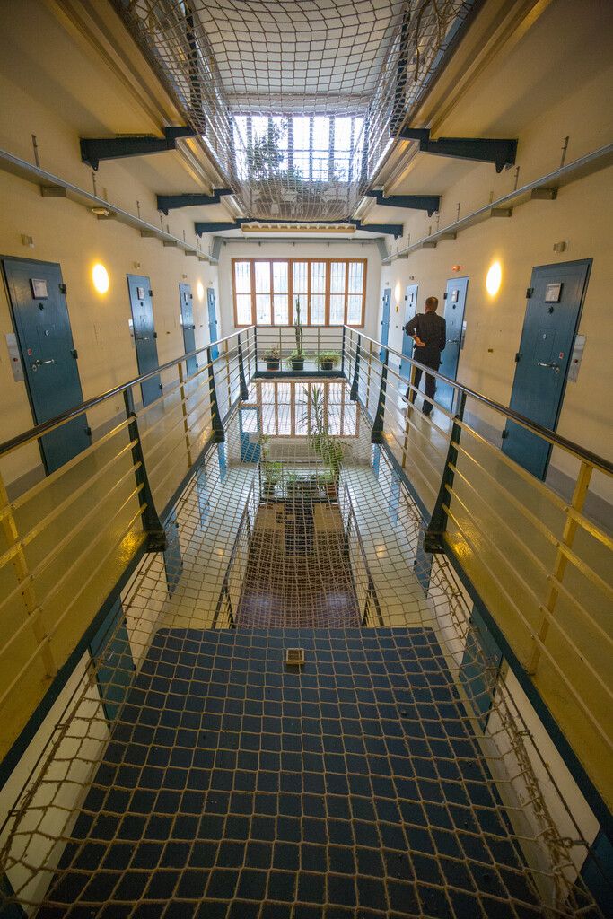 Einige Angeklagte sitzen bereits in Untersuchungshaft und müssen mit einer jahrelangen Gefängnisstrafe rechnen.⇒Hartinger