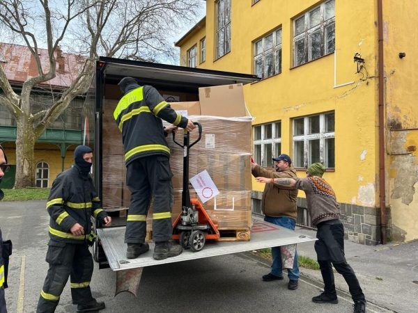 Neben privater Hilfe kommt nun auch welche vom Land. privat