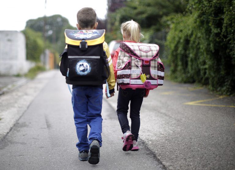 Es ist wichtig, mit Kindern den Schulweg zu üben.⇒Symbolbild apa/Hochmuth