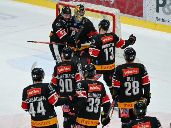 Die Pioneers konnten einen 2:1-Sieg bejubeln.  GEPA/Lerch
