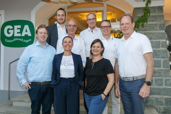 Marcel Herburger, Karl Mathis, Carolin Frei, Rudolf Mähr, Karl Loacker, Caroline Stückler, Rene Nick und Johannes Breuß von der Kaufmannschaft. Kaufmannschaft Rankweil-Vorderland