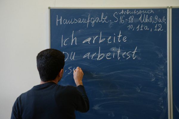 Der „Vorarlberg Kodex“ verpflichtet Asylsuchende unter anderem zu Deutschkursen. dpa/Marijan Murat
