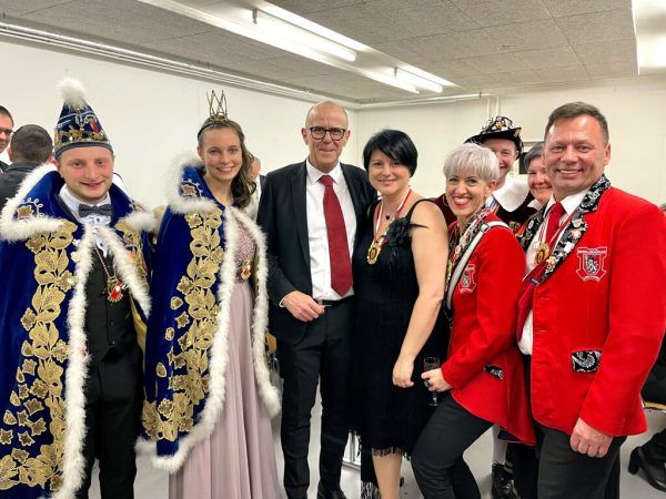 AVZ- Prinzenpaar Matthias III. und Anna I., Walter Gohm, VVF-Präsidentin Barbara Lässer, Ronja Hollenstein, Klaus Spiegel. Lutz (7)