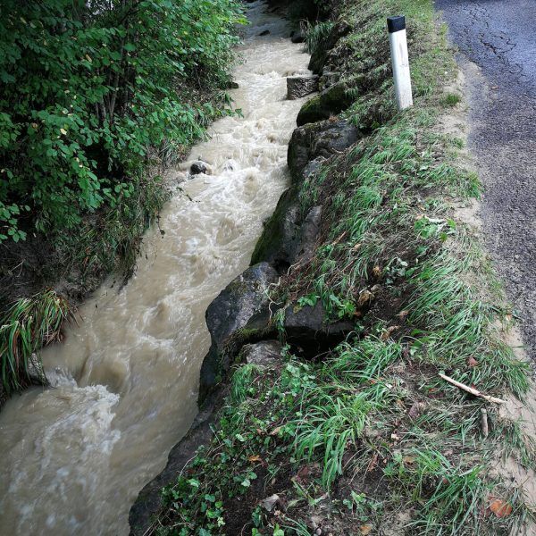 Der Dorfbach am Schwendeweg in Lochau.  Gemeinde Lochau