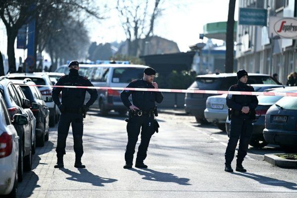 Der Tatort war für die Spurensicherung gesperrt.  APA/Roland Schlager