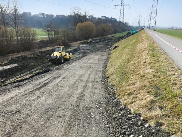 Die Bauarbeiten am Rheindamm gehen weiter.  IRR