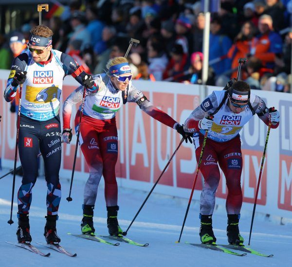Die Österreicher, hier Lisa Hauser und David Komat beim Wechsel, kamen Platz vier. GEPA