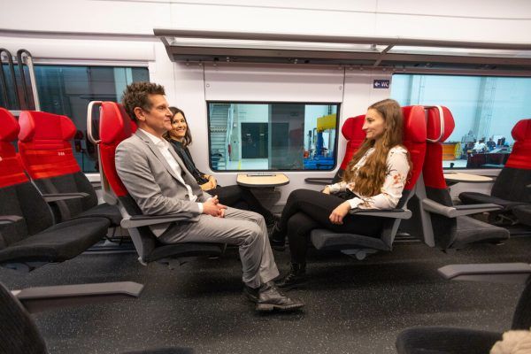 Immer mehr Vorarlberger sind mit einem Klimaticket unterwegs. Symbolfoto  Hartinger