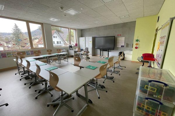 In Betrieb genommen: Ausweichschule Fischbach. DB