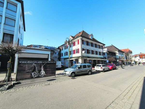 In dem niedrigen Gebäude links wird Präg bald sein Optikergeschäft führen.  wpa