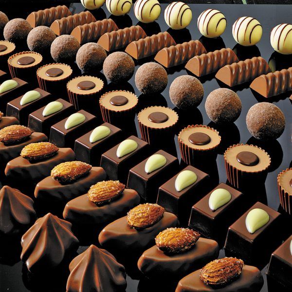 Nach Blumen liegen Süßigkei­ten auf dem zweiten Platz der Geschenkrangliste. neue